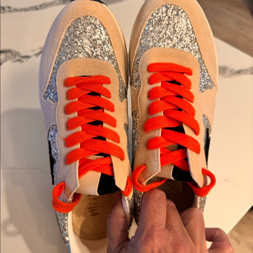 Sneakers - Picture 2 of 6